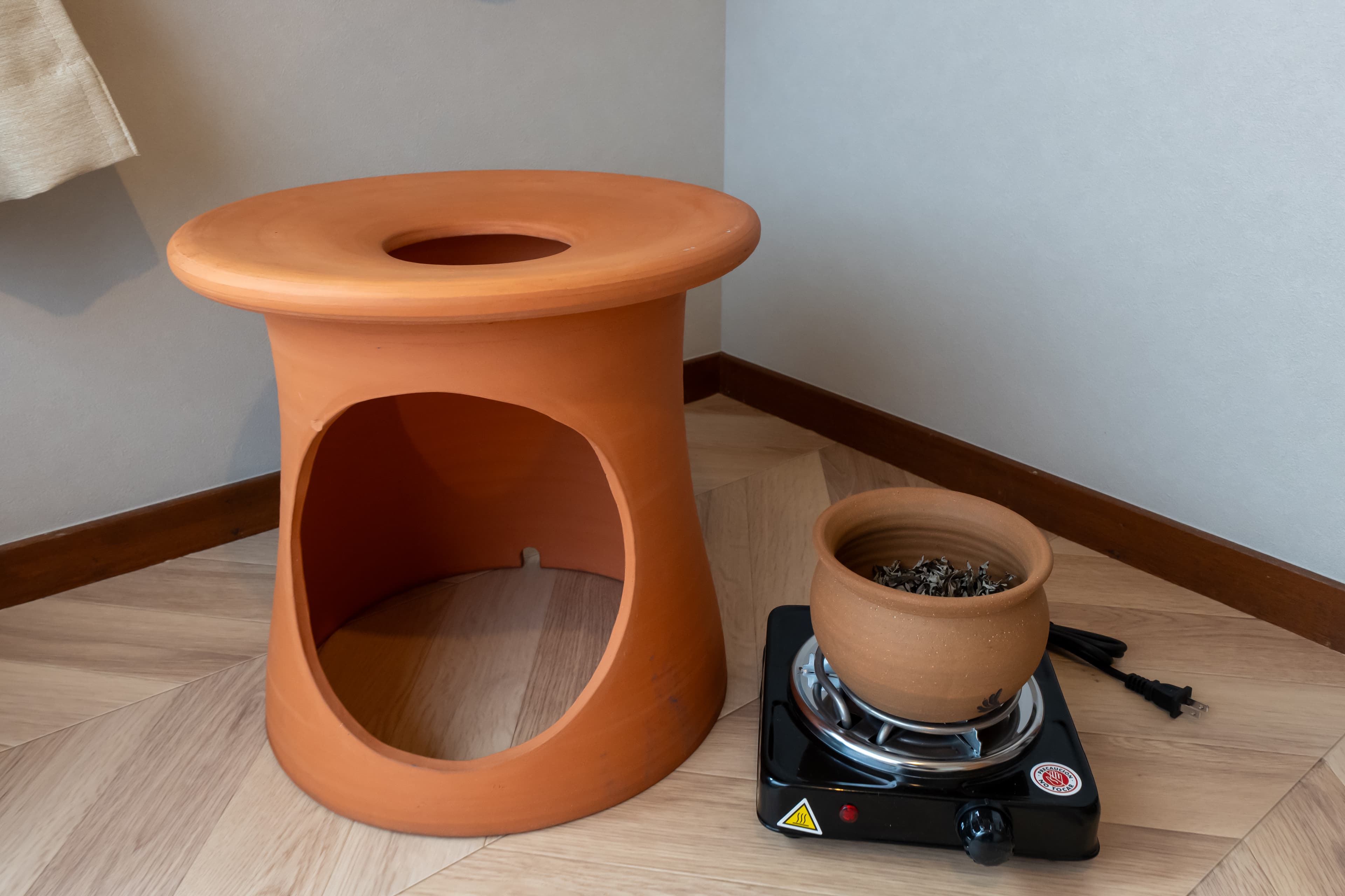 やちむん座器と薬草
